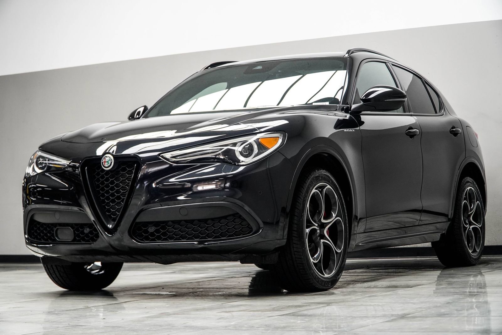 Used 2023 Alfa Romeo Stelvio Veloce image 9