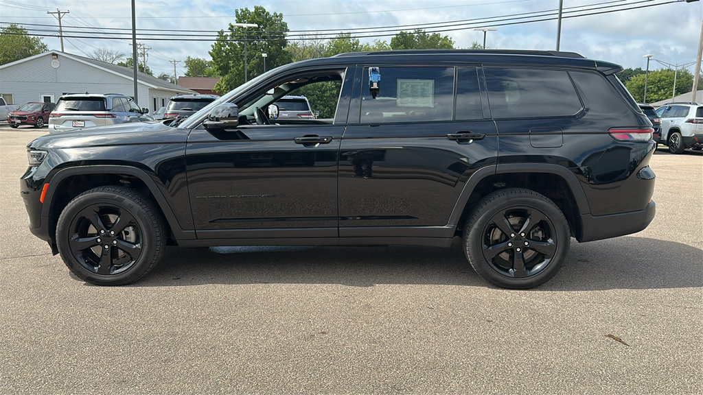 Used 2022 Jeep Grand Cherokee L Laredo AWD/4WD image 4