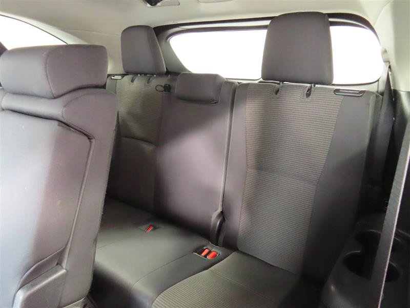 Used 2021 Toyota Highlander LE AWD/4WD image 7