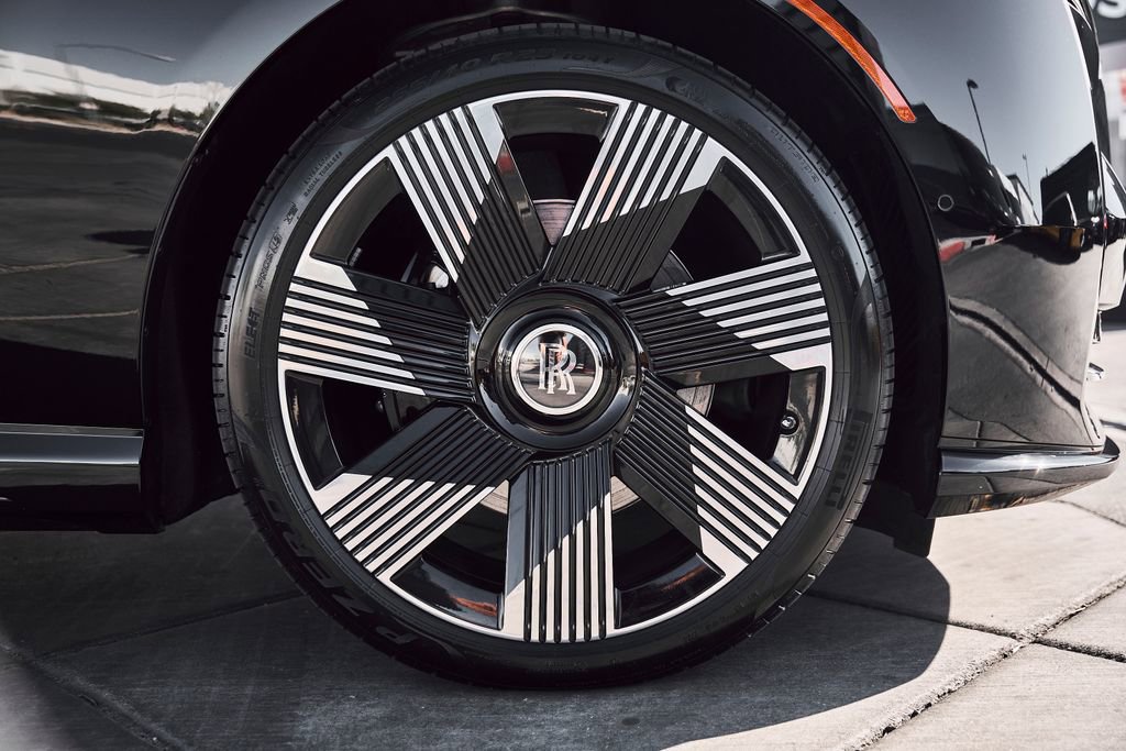 Used 2025 Rolls-Royce Spectre w/ Spectre Launch Package image 21