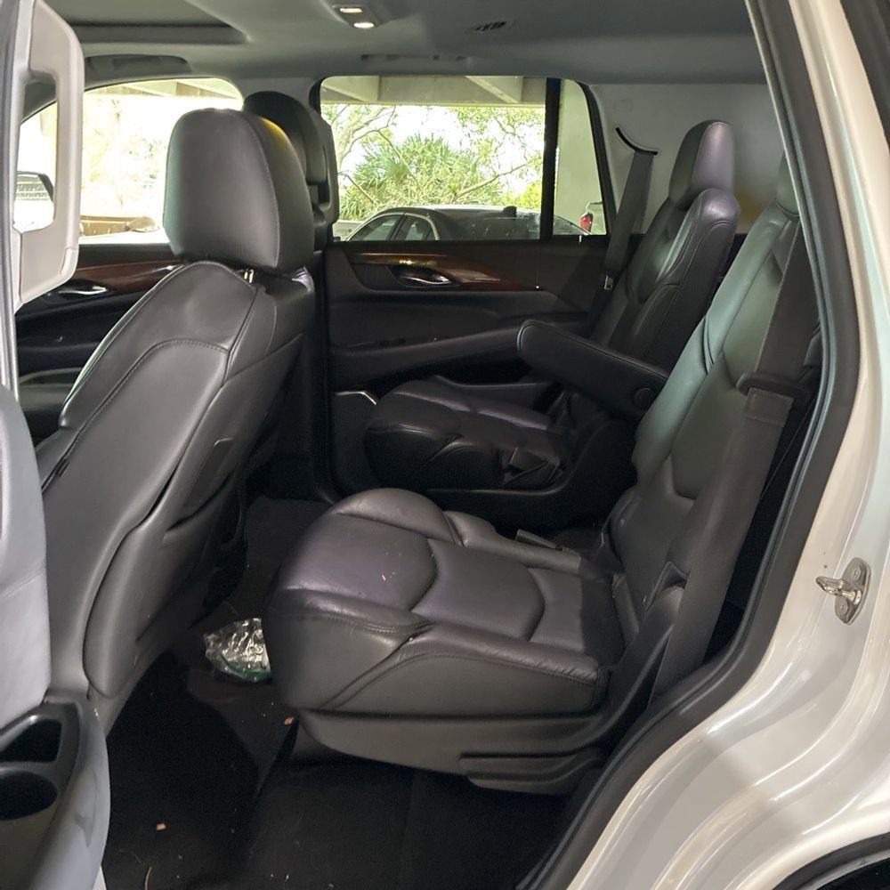 Used 2019 Cadillac Escalade Luxury image 16
