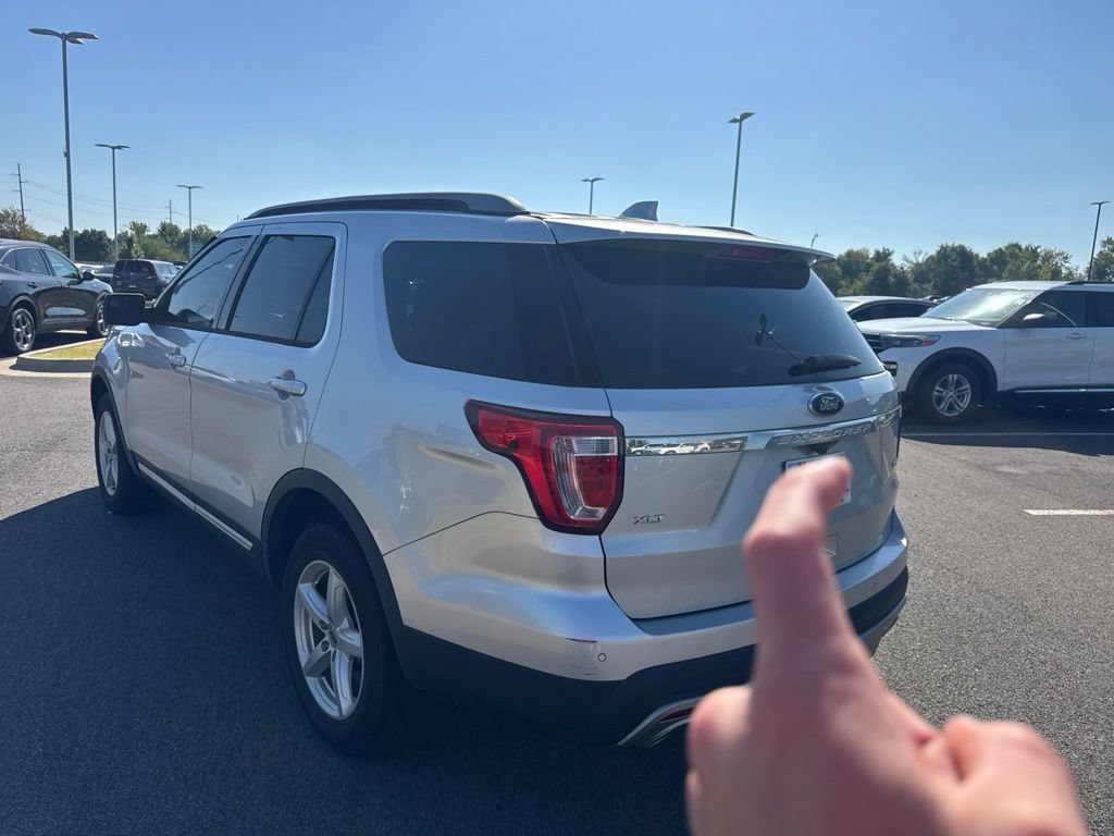 Used 2016 Ford Explorer XLT AWD/4WD image 5