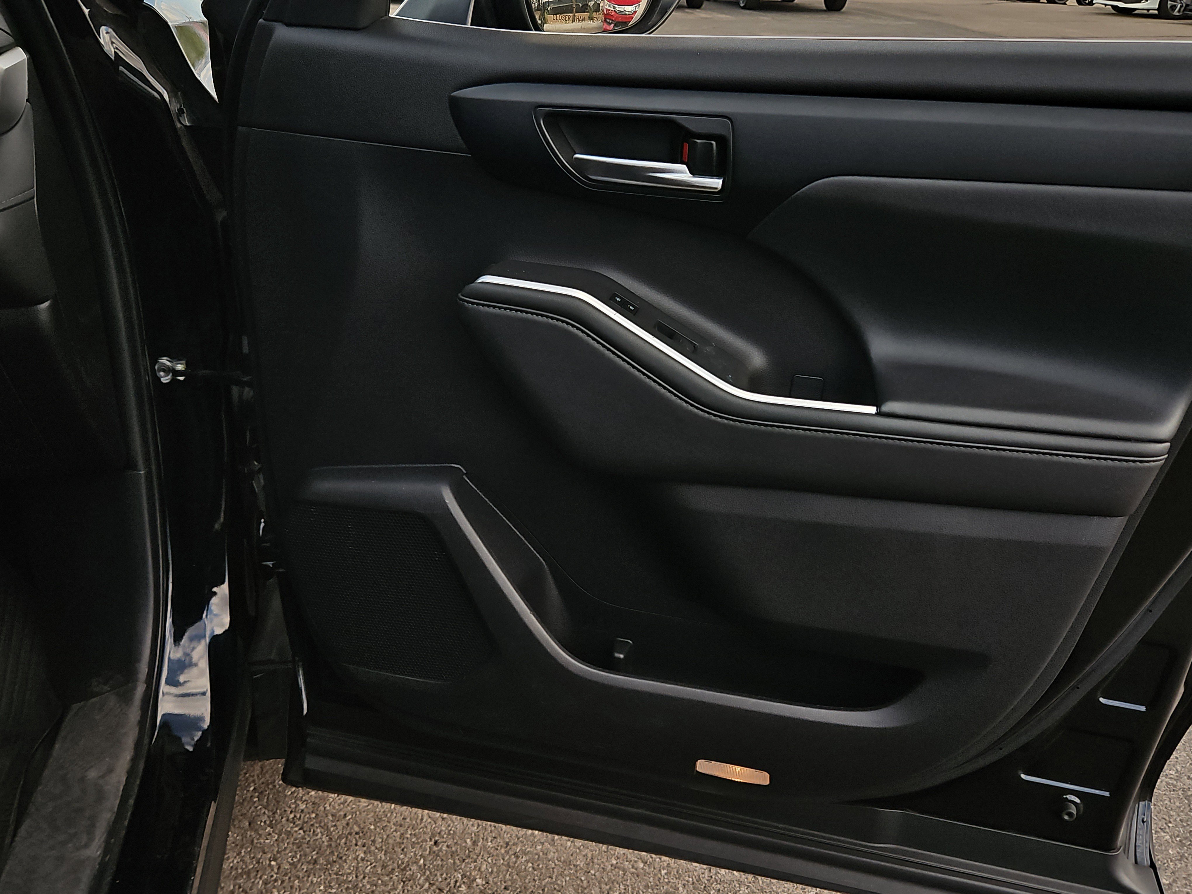 Used 2022 Toyota Highlander XLE image 23