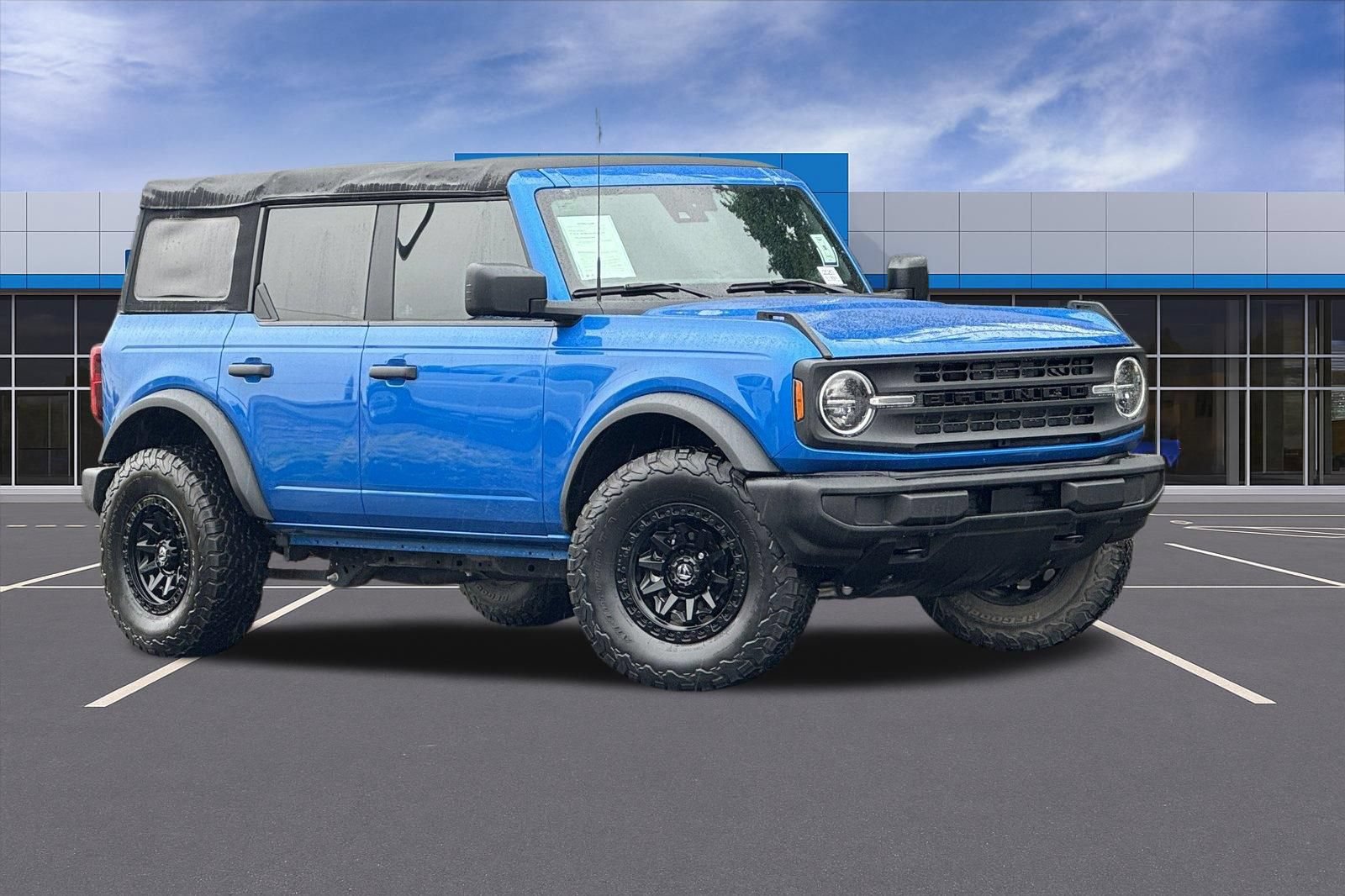 Used 2023 Ford Bronco 4-Door AWD/4WD image 2