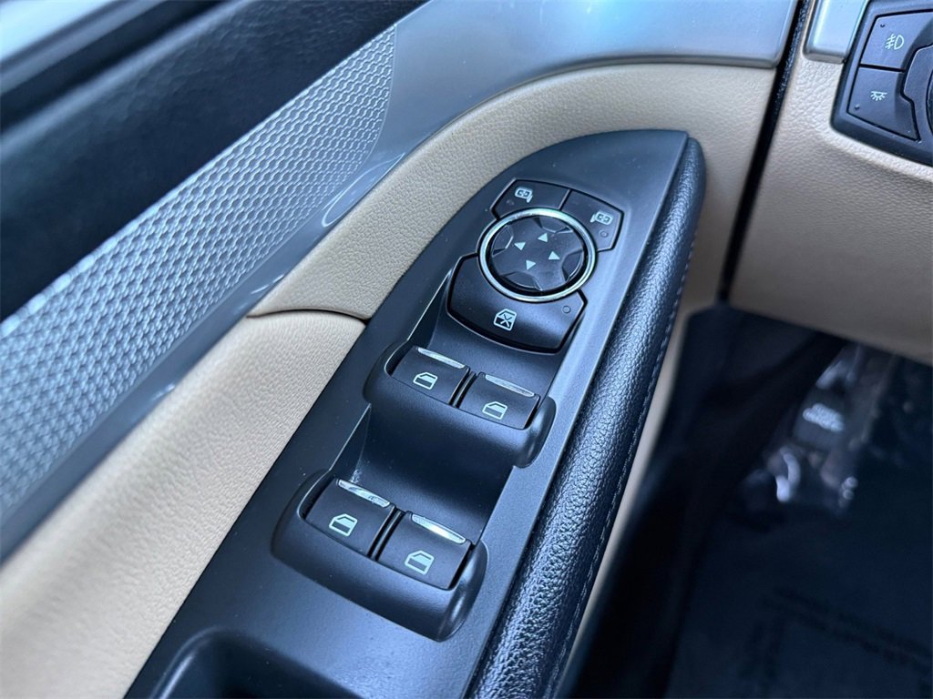 Used 2017 Ford Explorer XLT image 25