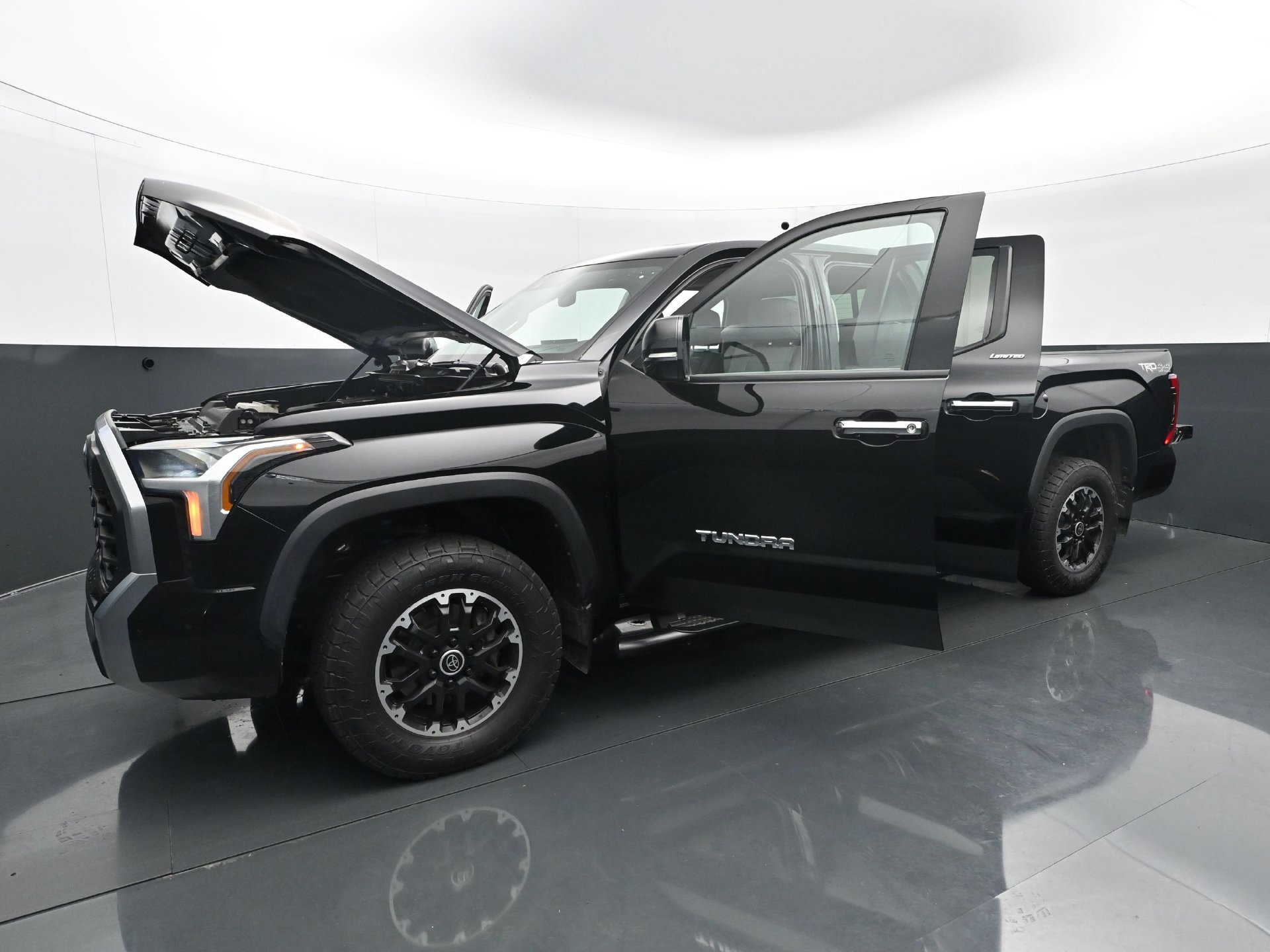 Used 2022 Toyota Tundra Limited AWD/4WD image 32