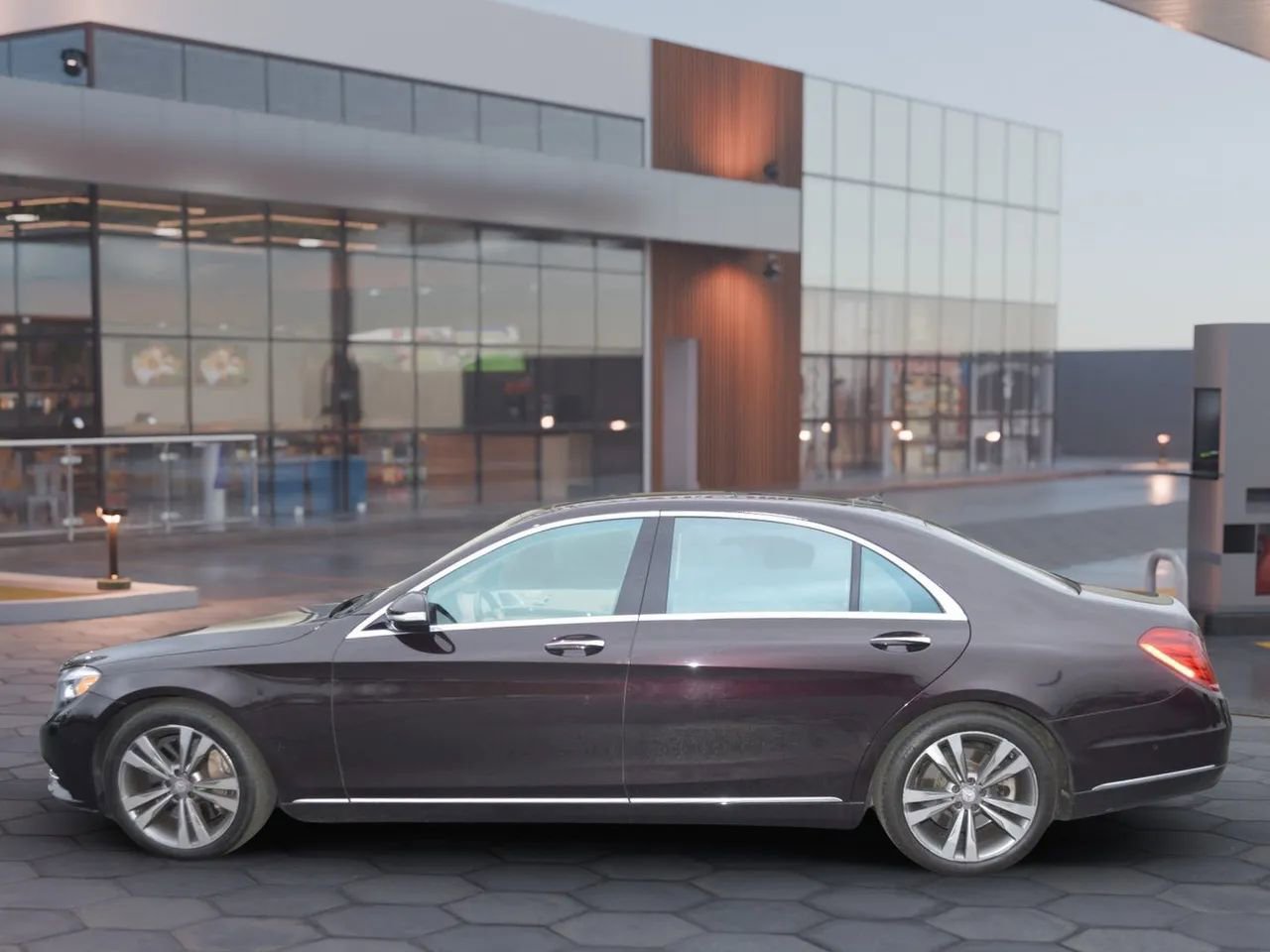 Used 2015 Mercedes-Benz S 550 4MATIC Sedan w/ Premium 1 Package image 3