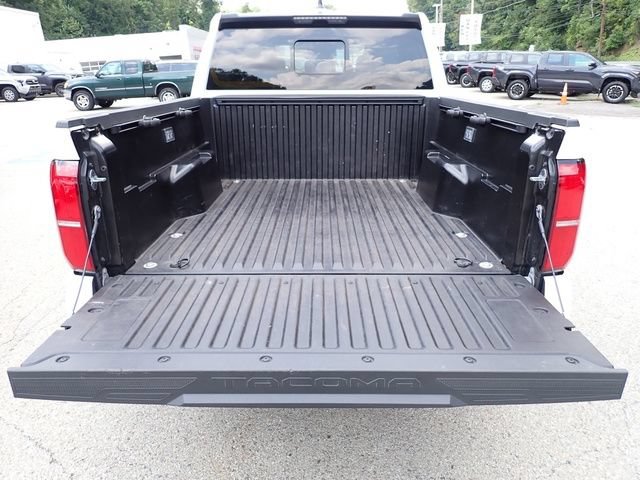 Certified 2024 Toyota Tacoma SR5 AWD/4WD image 7