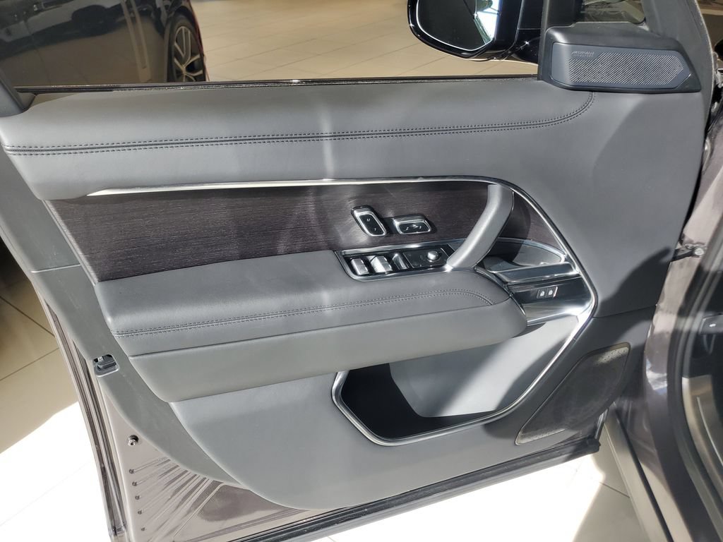 Used 2024 Land Rover Range Rover Autobiography AWD/4WD image 8