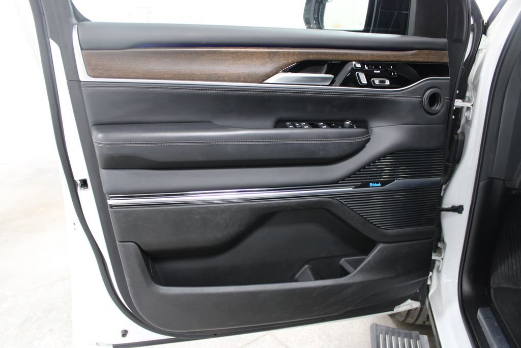 Used 2023 Jeep Grand Wagoneer 4WD image 19