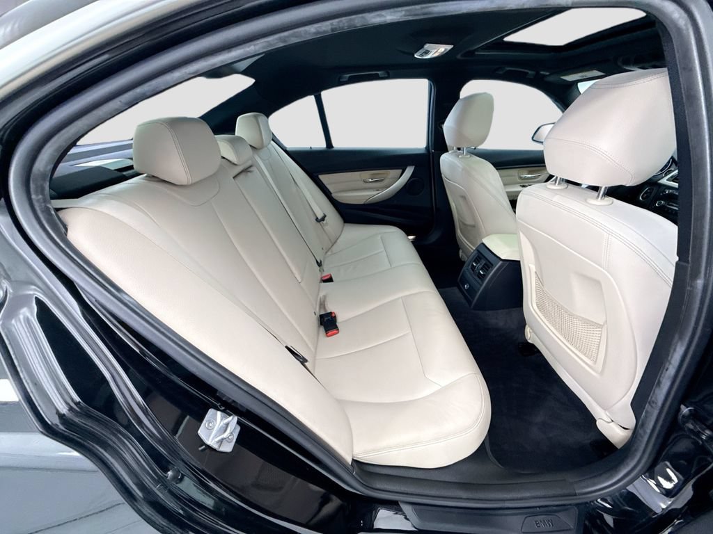 Used 2015 BMW 320i Sedan RWD image 21