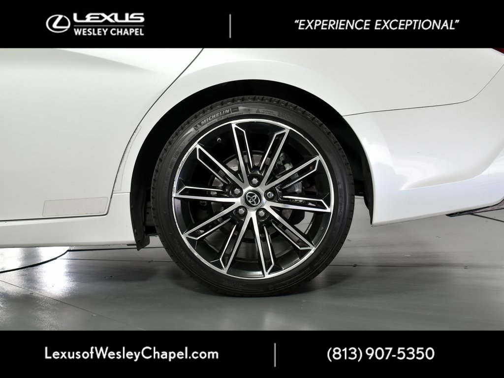 Used 2019 Toyota Avalon XSE image 11