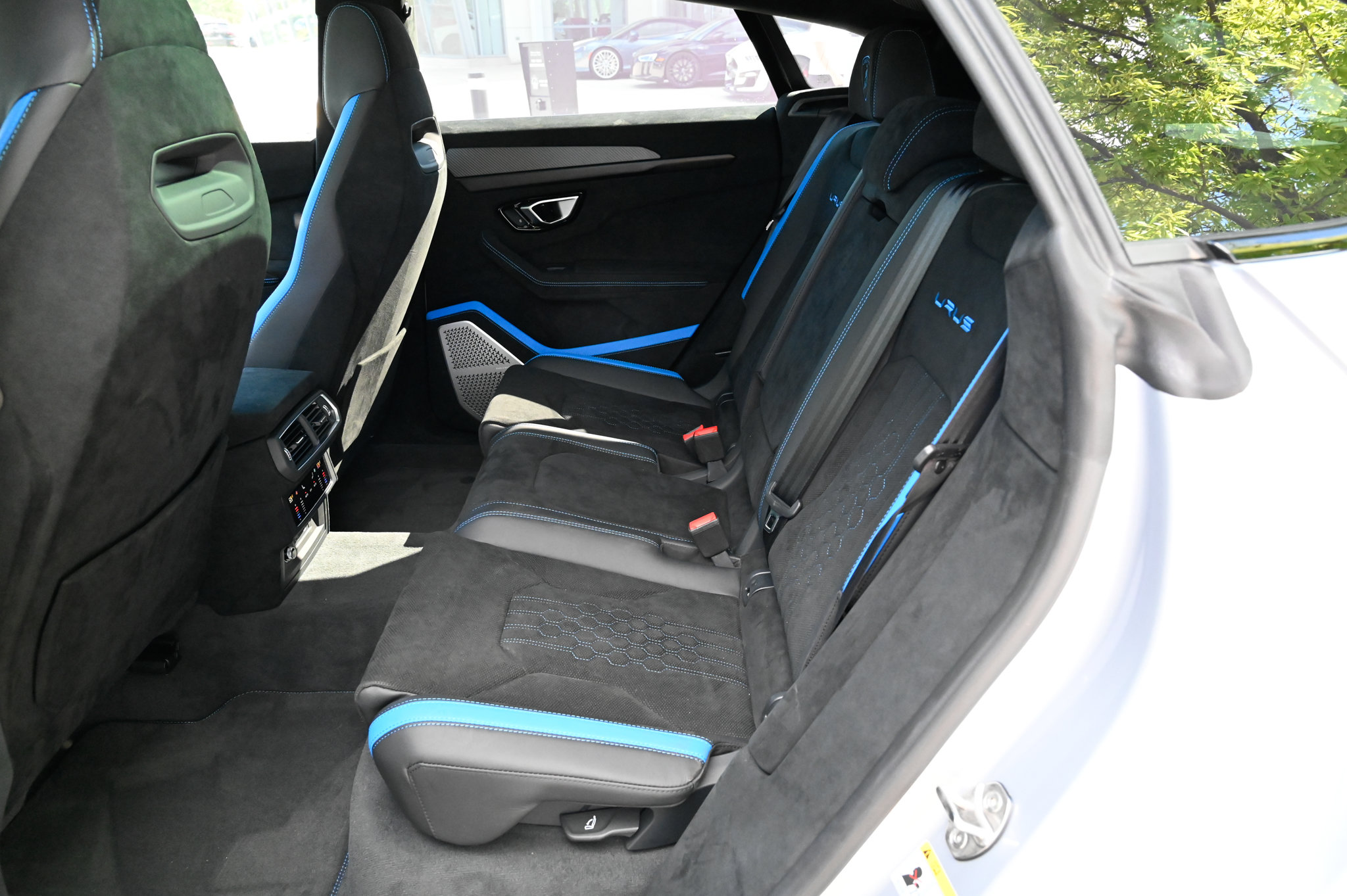 Used 2024 Lamborghini Urus Performante AWD/4WD image 36