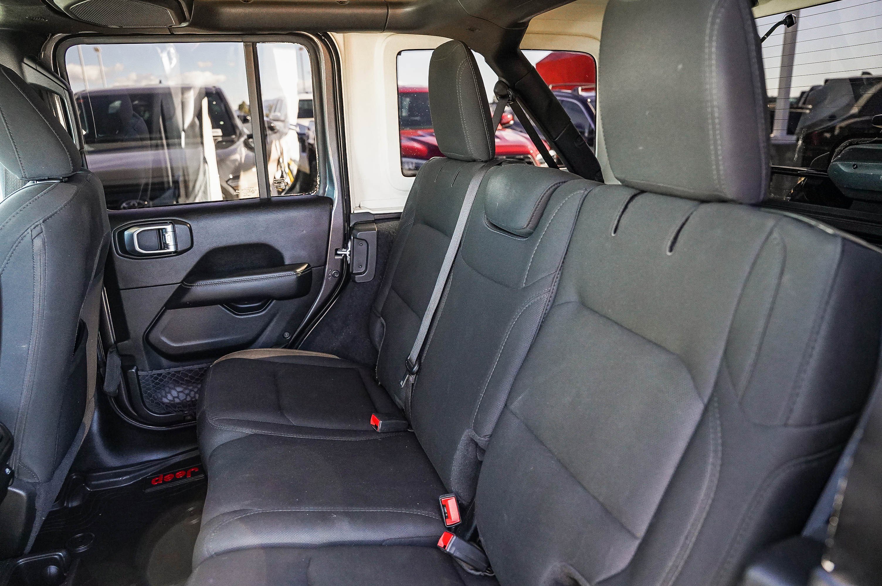 Used 2020 Jeep Wrangler Unlimited Sahara image 18