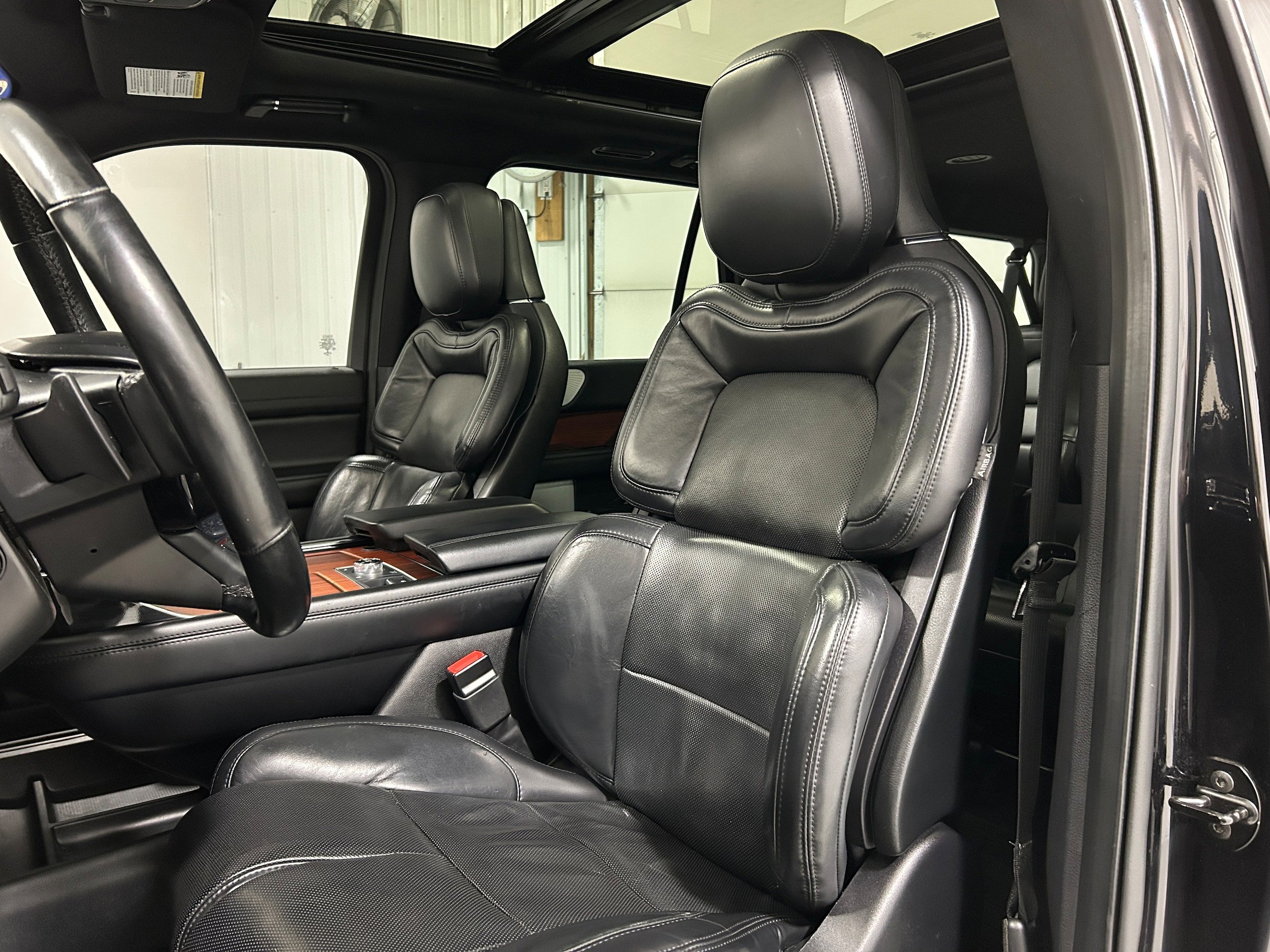 Used 2020 Lincoln Navigator L Reserve w/ Equipment Group 208A Reserve AWD/4WD image 26