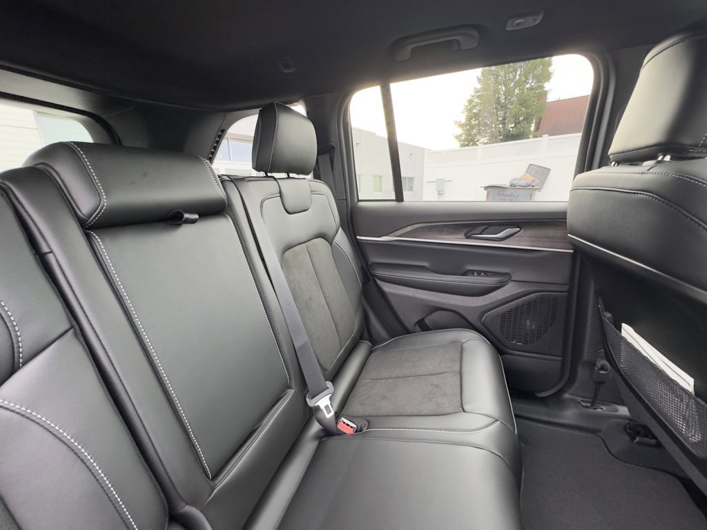 New 2026 Jeep Grand Cherokee Laredo image 24