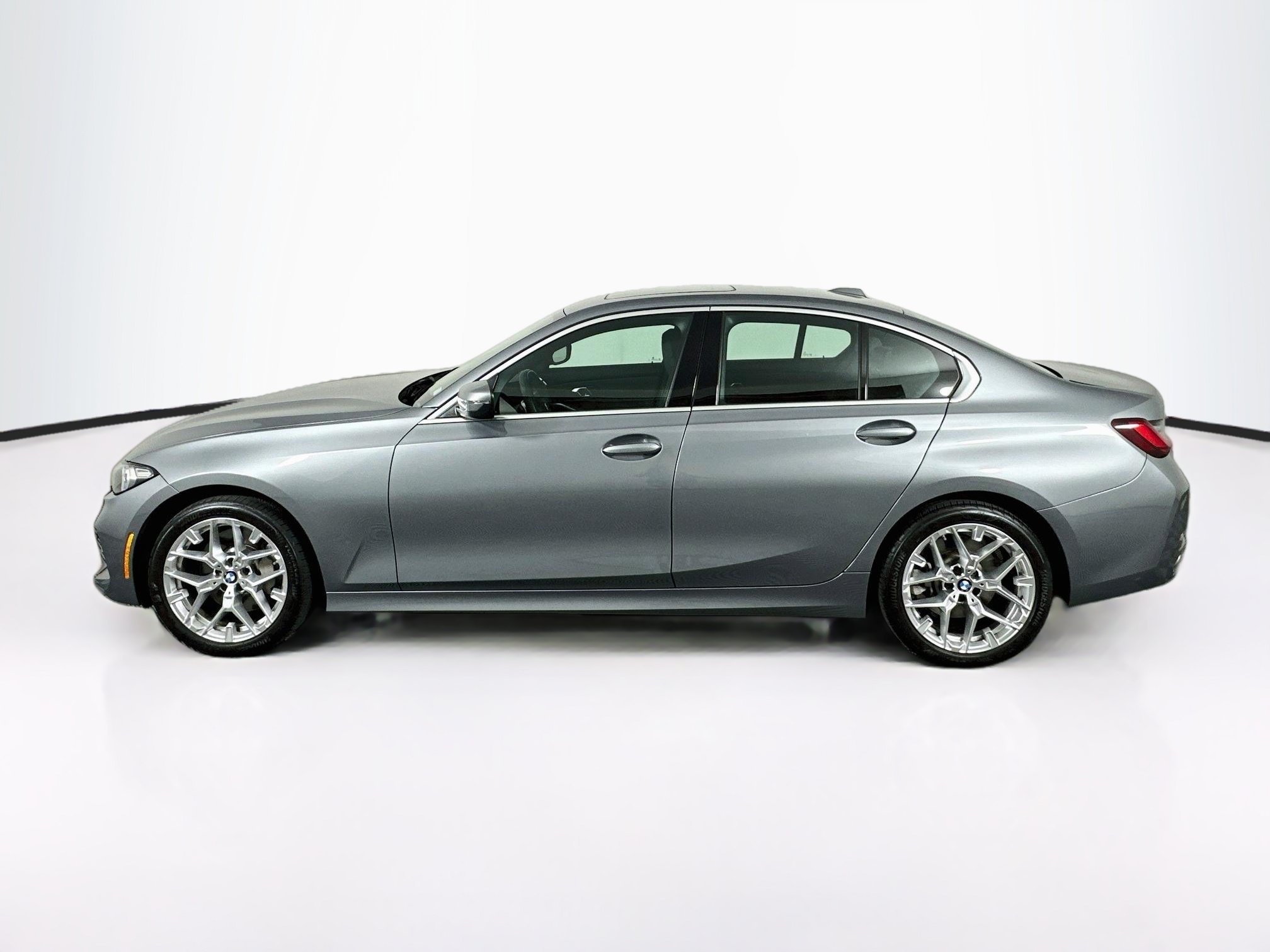 Used 2026 BMW 330i xDrive Sedan w/ Convenience Package AWD/4WD image 4