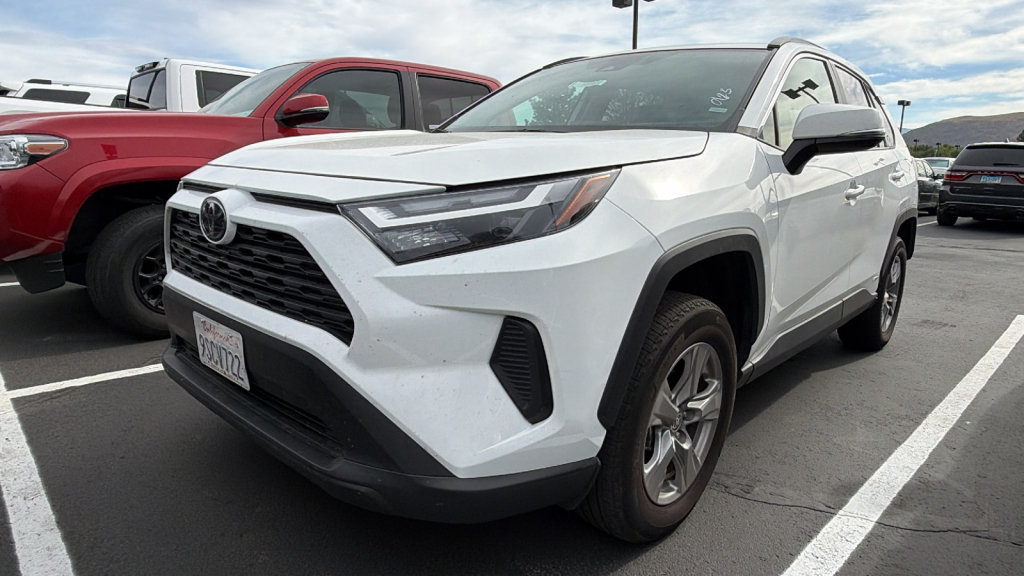 Certified 2025 Toyota RAV4 XLE AWD/4WD image 4
