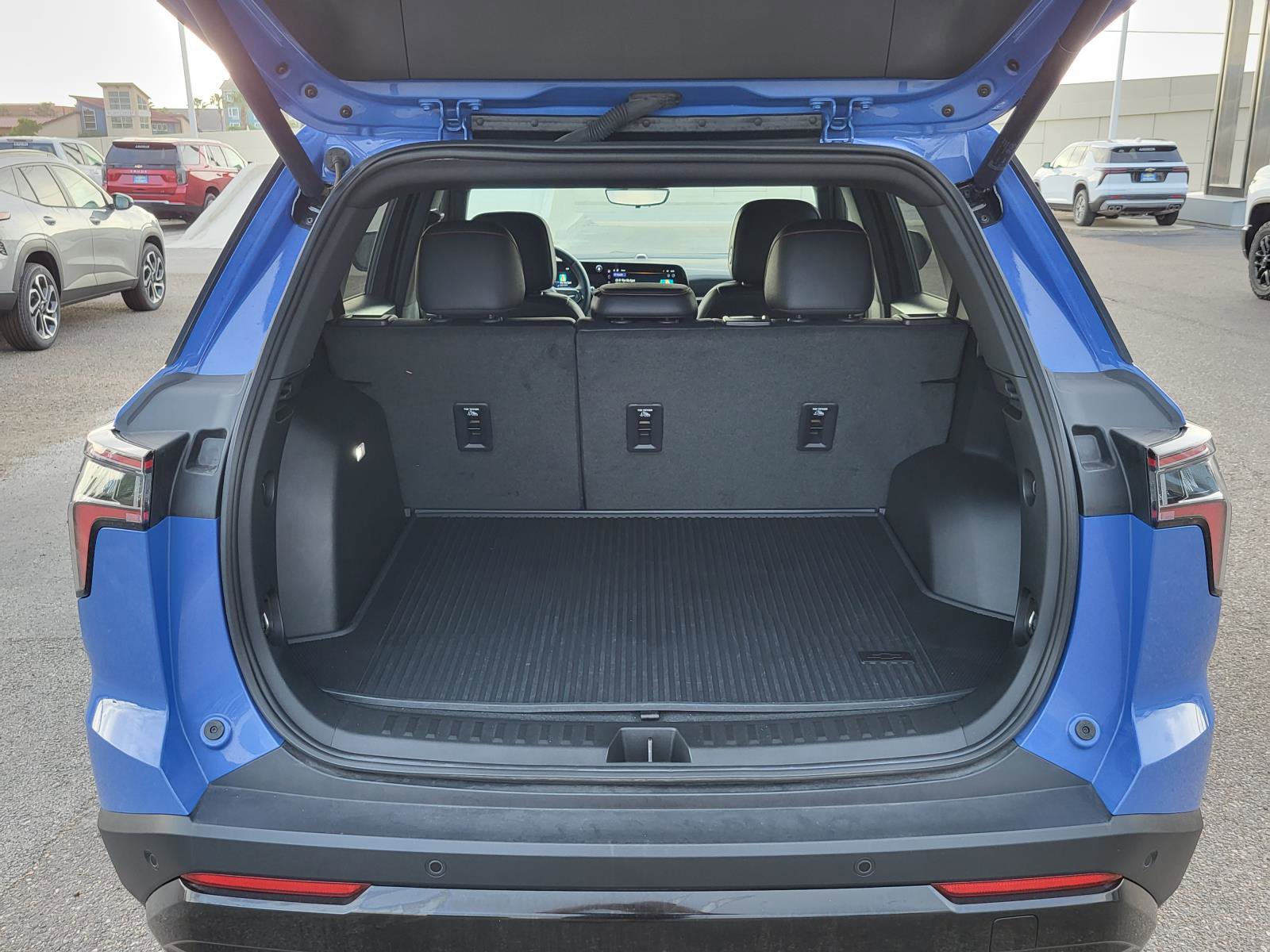 Used 2025 Chevrolet Equinox RS w/ Safety and Technology Package image 12