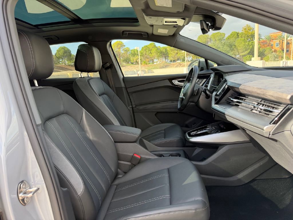 Used 2023 Audi Q4 e-tron Premium Plus w/ Premium Plus image 11