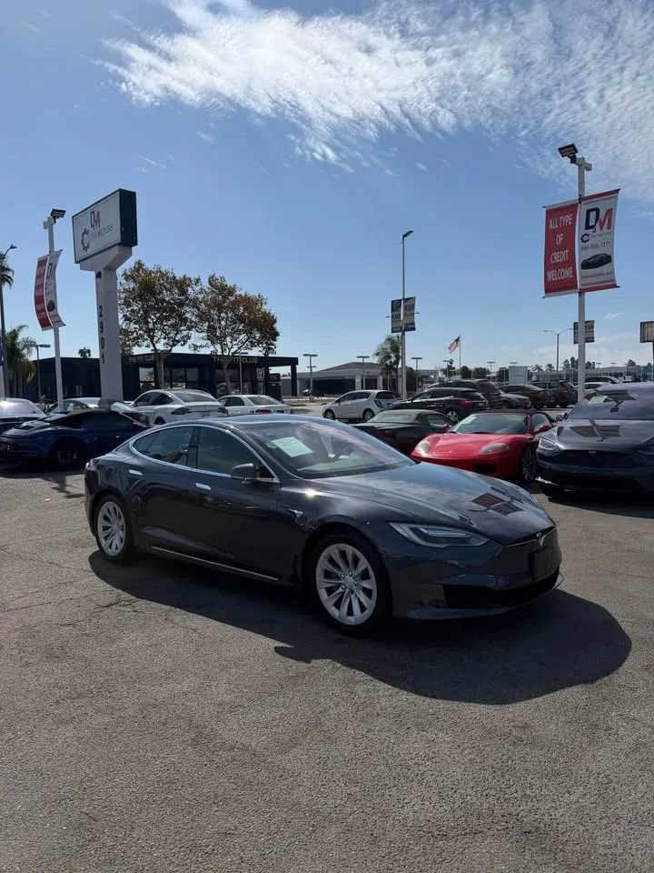 Used 2017 Tesla Model S 60D AWD/4WD image 3
