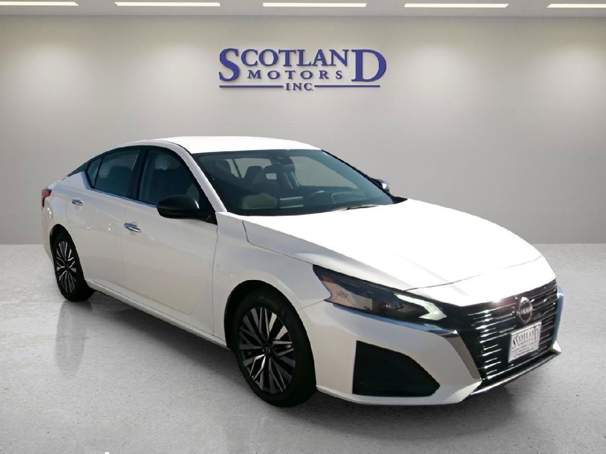 Used 2024 Nissan Altima 2.5 SV FWD image 4