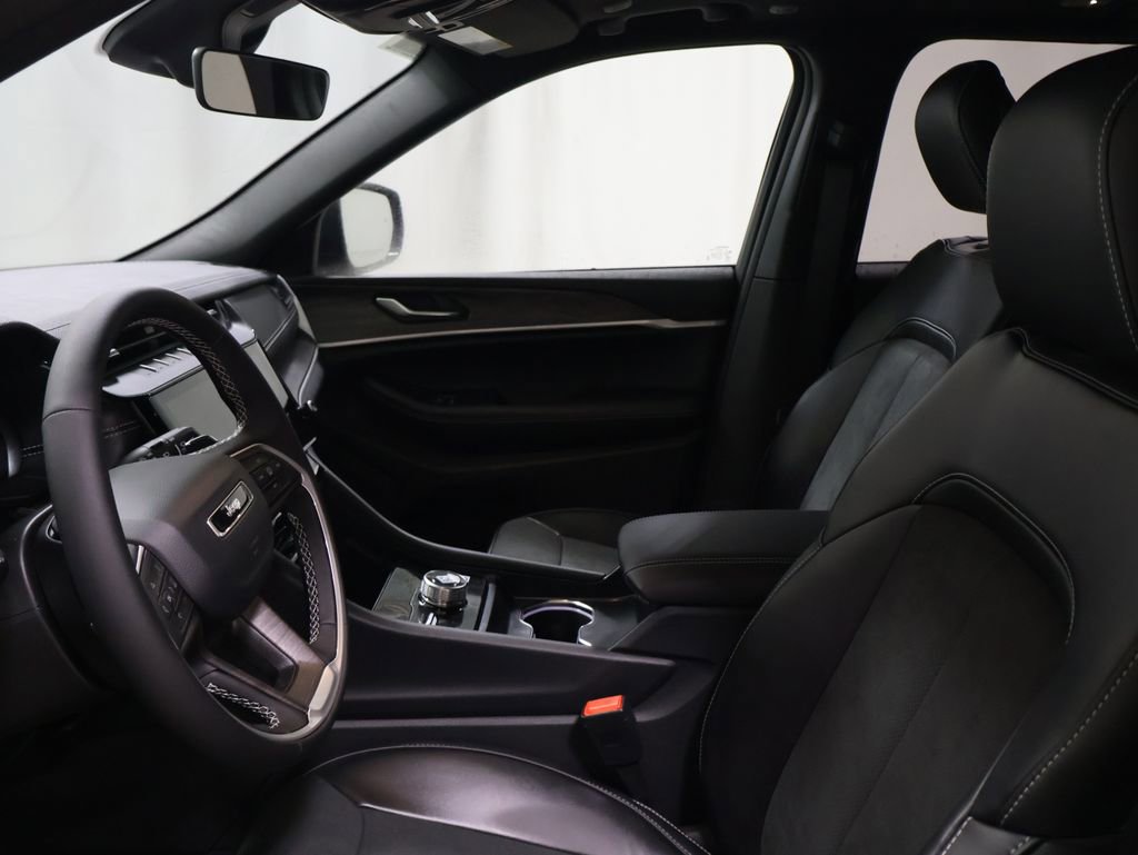 New 2026 Jeep Grand Cherokee Laredo image 10