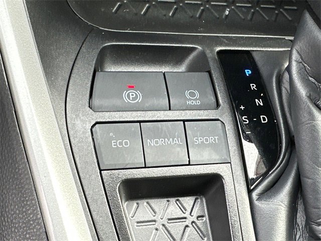 Certified 2025 Toyota RAV4 LE image 29