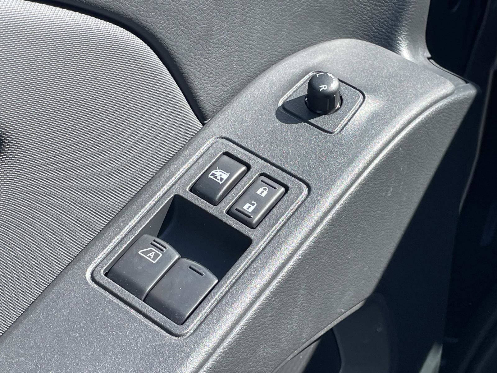 Used 2024 Nissan Frontier SV w/ SV Convenience Package image 12