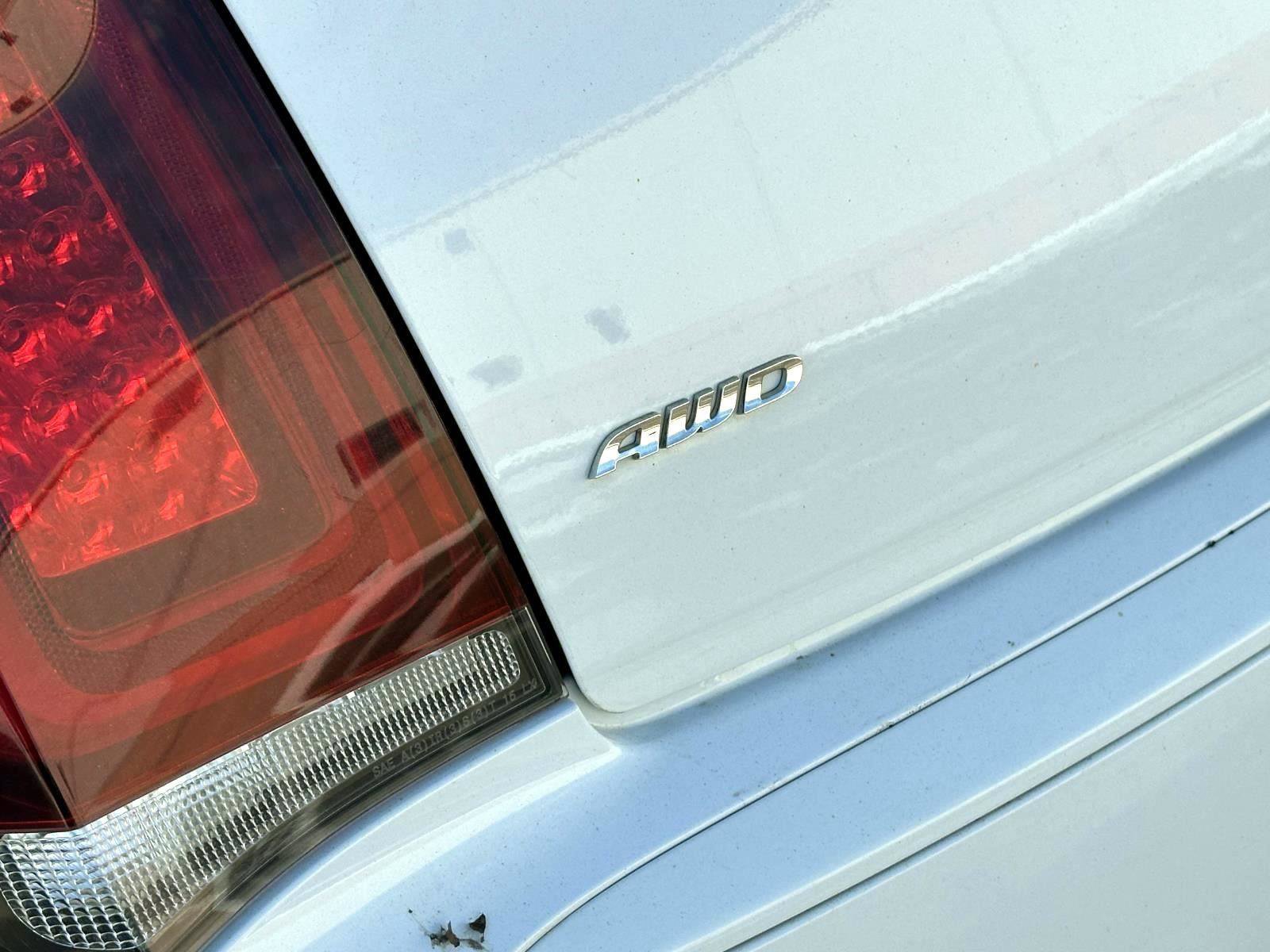 Used 2016 Chrysler 300 S image 9