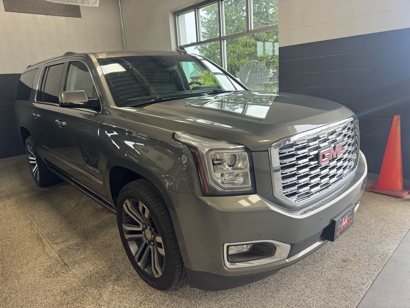 Used 2018 GMC Yukon XL Denali w/ Denali Ultimate Package AWD/4WD image 3
