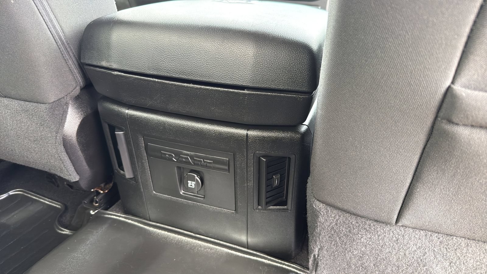 Used 2023 RAM 1500 Classic SLT AWD/4WD image 27