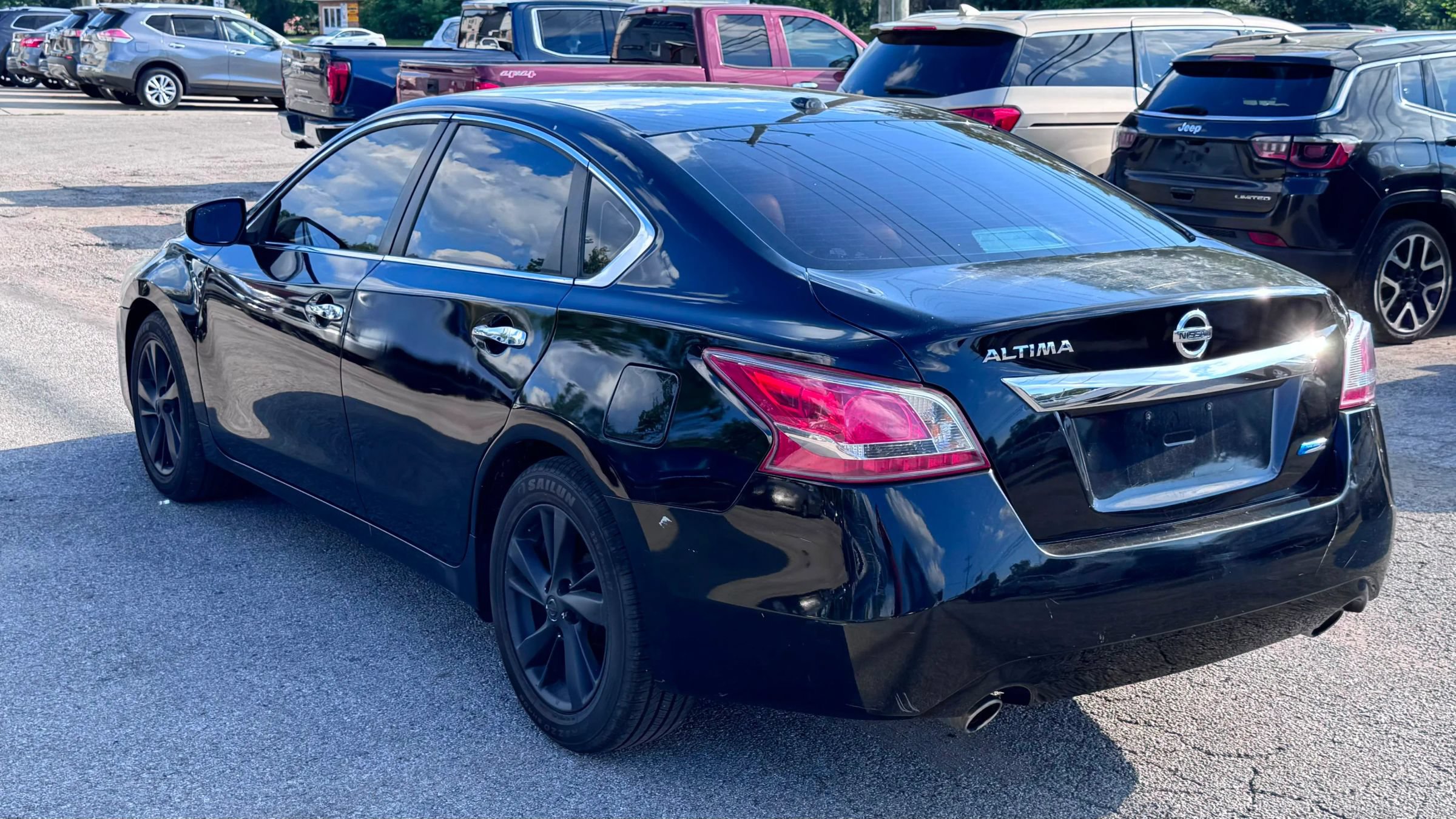 Used 2013 Nissan Altima 2.5 SL w/ Technology Pkg FWD image 4