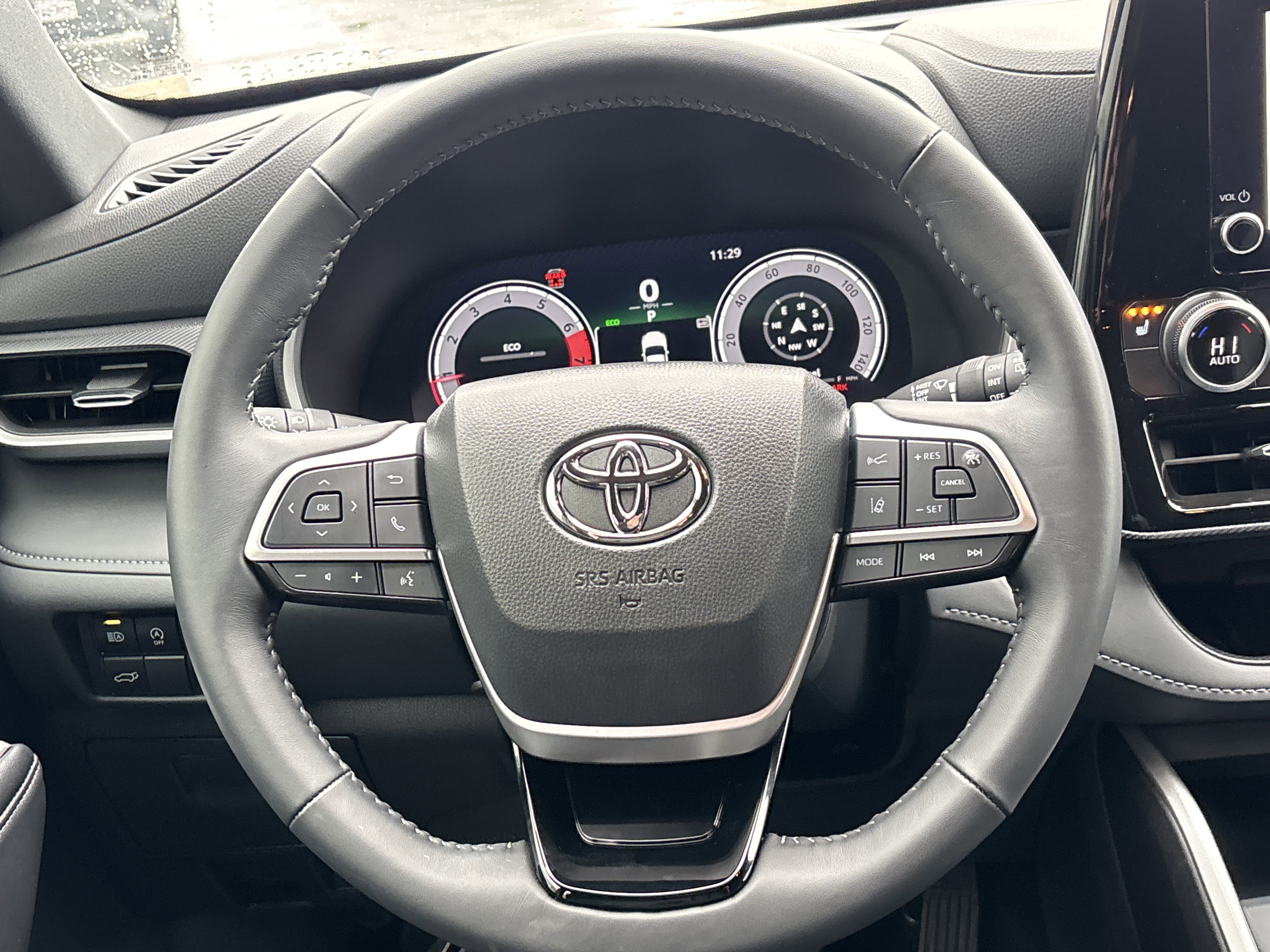 Used 2025 Toyota Highlander XSE AWD/4WD image 18