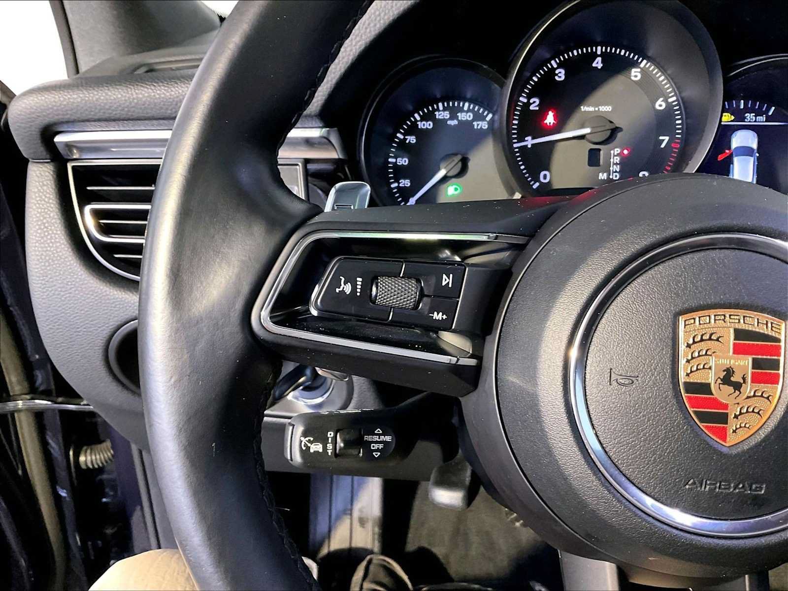 Certified 2023 Porsche Macan AWD/4WD image 27