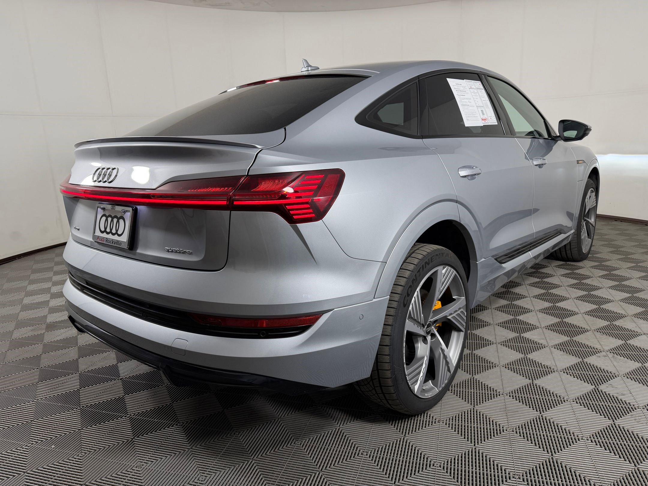 Used 2023 Audi e-tron Prestige w/ Prestige Package AWD/4WD image 9