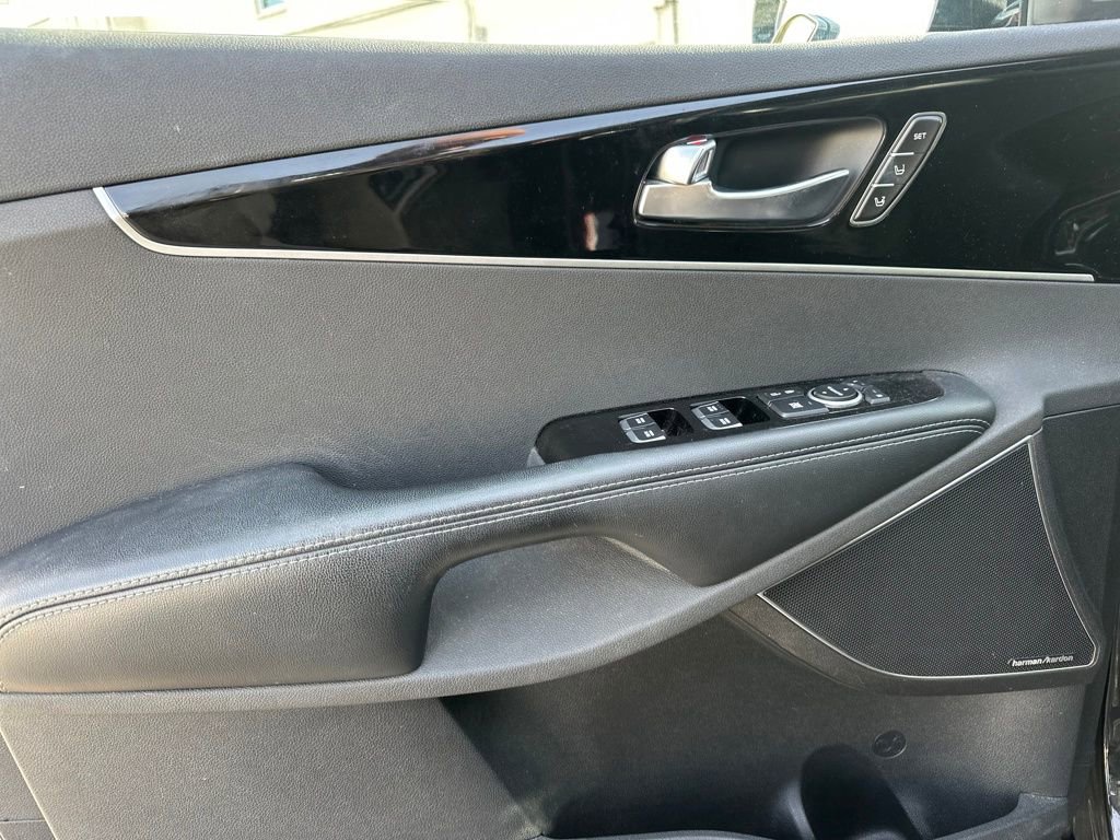 Used 2019 Kia Sorento SX image 12