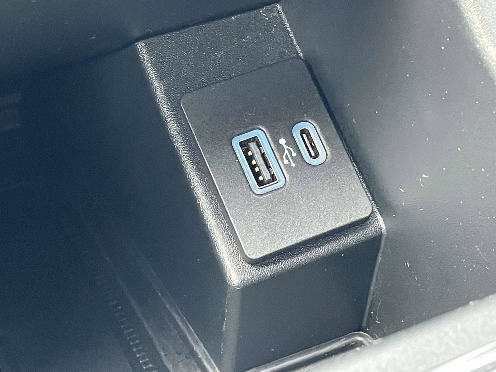 Used 2021 Ford Edge Titanium w/ Equipment Group 301A image 24