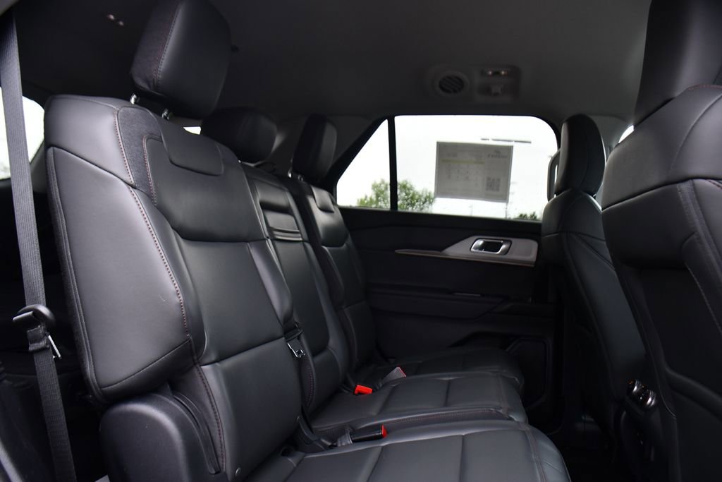 Certified 2025 Ford Explorer Active w/ Active Comfort Package AWD/4WD image 17