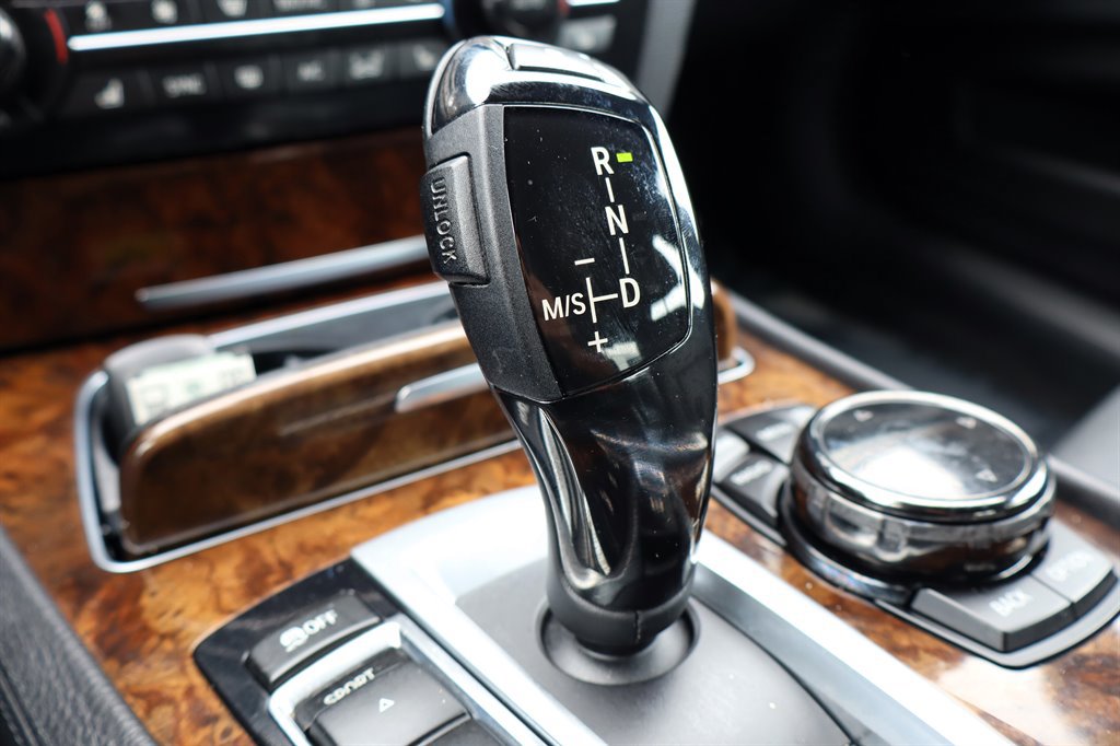 Used 2015 BMW 740Li xDrive AWD/4WD image 32