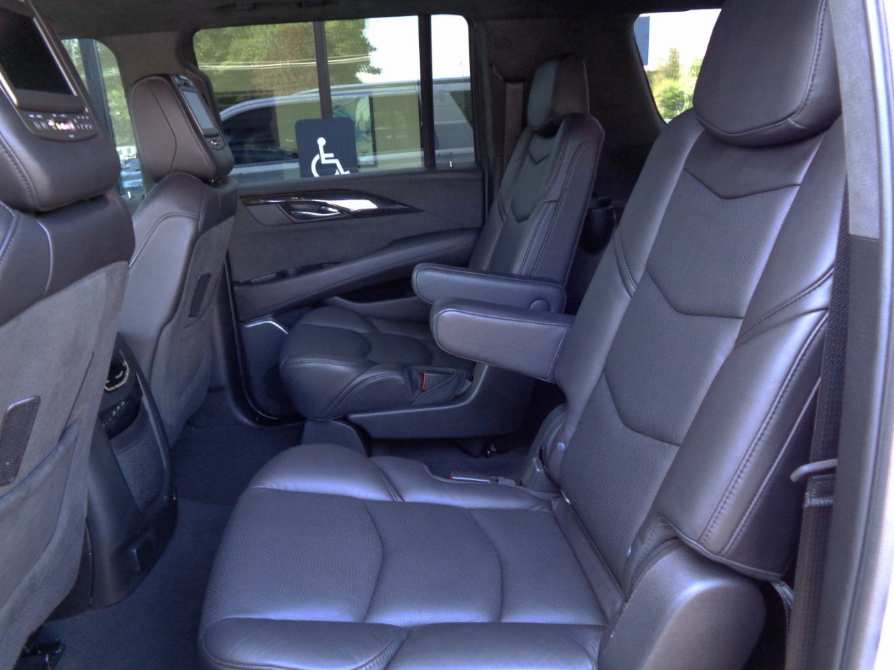 Used 2019 Cadillac Escalade ESV Platinum image 16