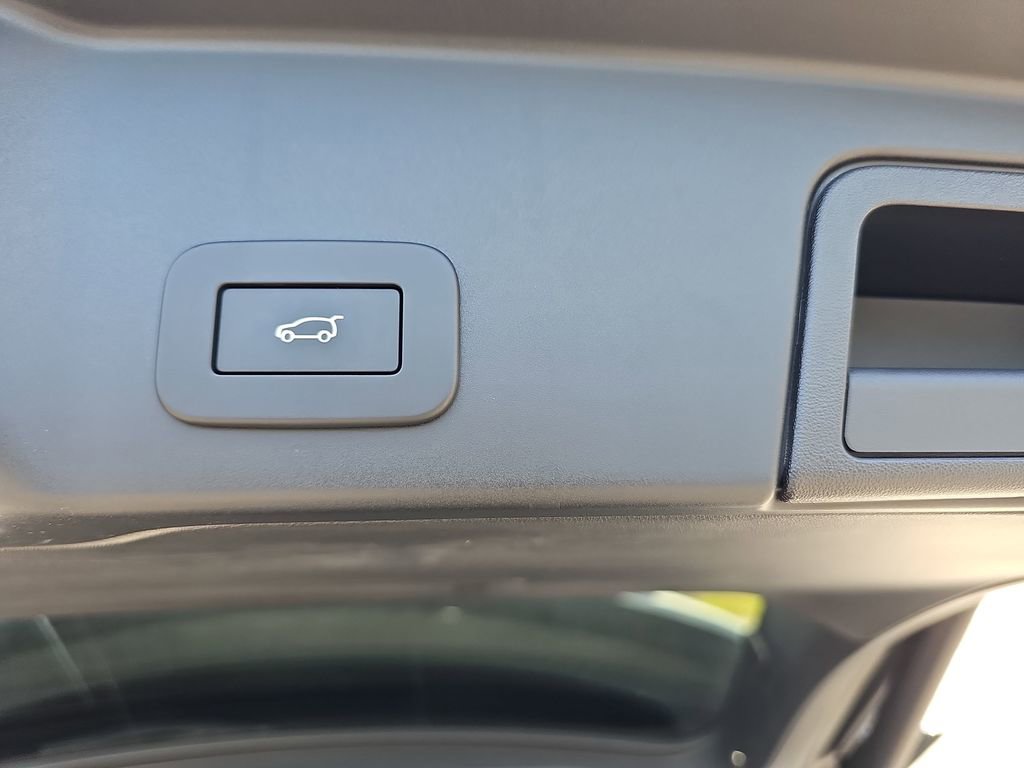 Used 2023 Land Rover Range Rover Evoque R-Dynamic SE image 17
