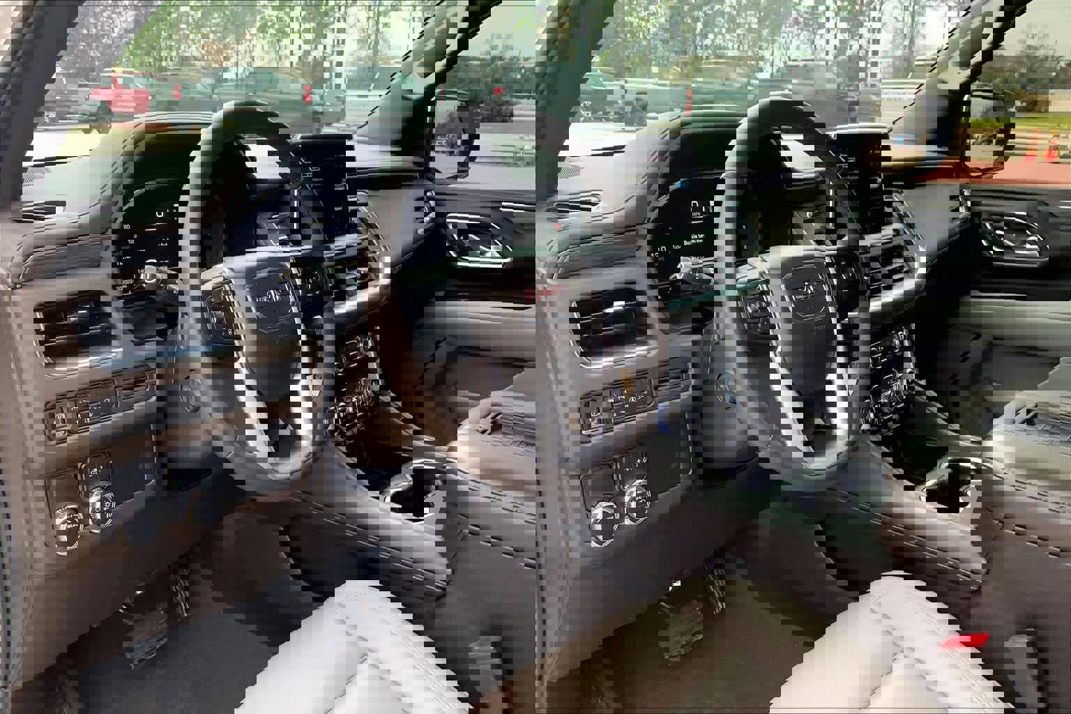 Used 2022 GMC Yukon SLT w/ SLT Premium Package image 35