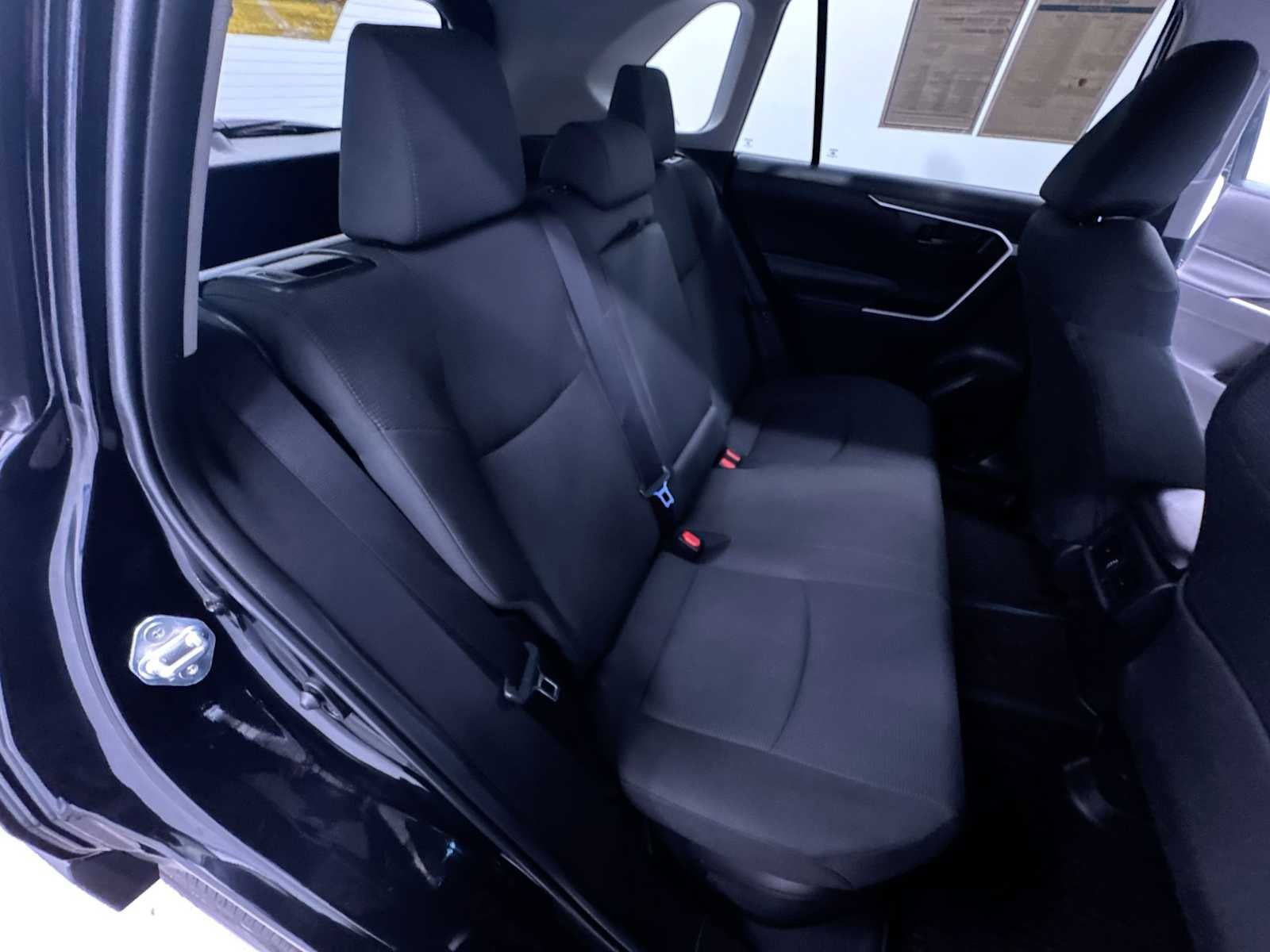 Used 2024 Toyota RAV4 LE AWD/4WD image 28