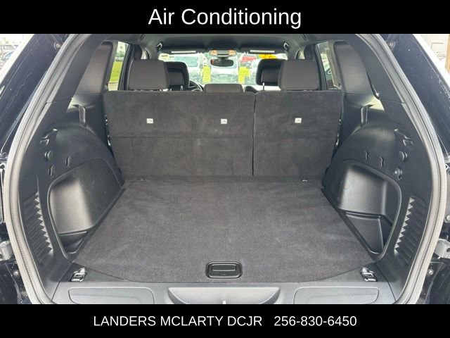 Used 2022 Jeep Grand Cherokee Laredo E AWD/4WD image 15