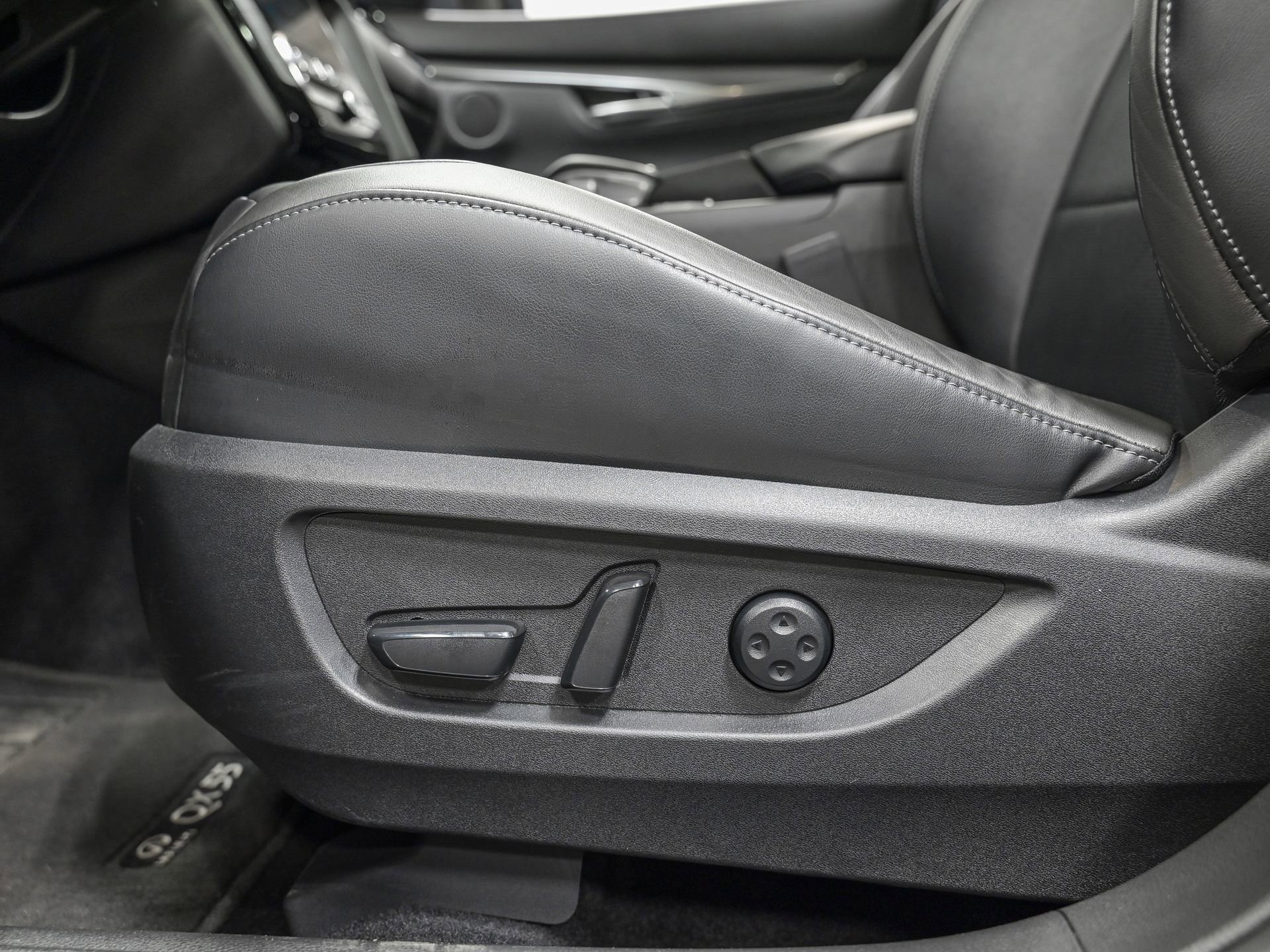 Used 2025 INFINITI QX55 Luxe w/ Cargo Package image 14