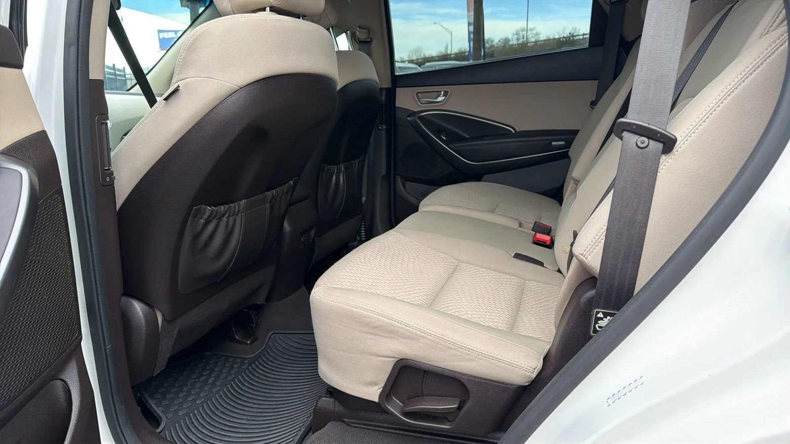 Used 2017 Hyundai Santa Fe SE image 36