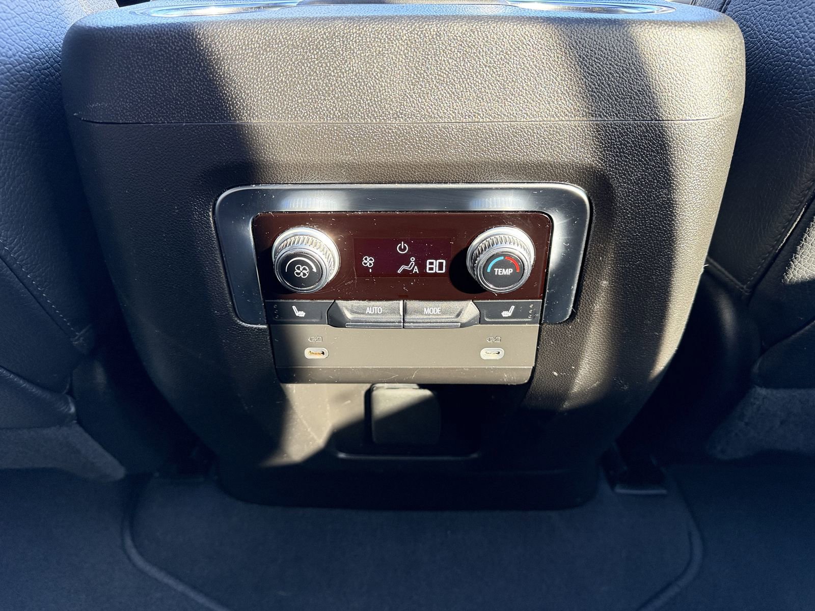 Used 2024 GMC Yukon XL Denali image 28