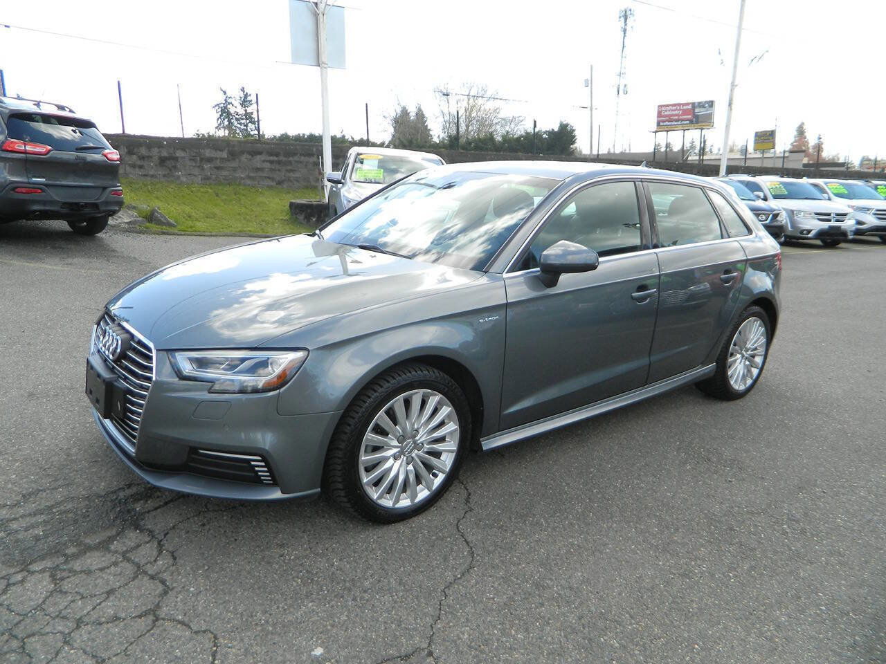 Used 2017 Audi A3 e-tron Prestige image 4