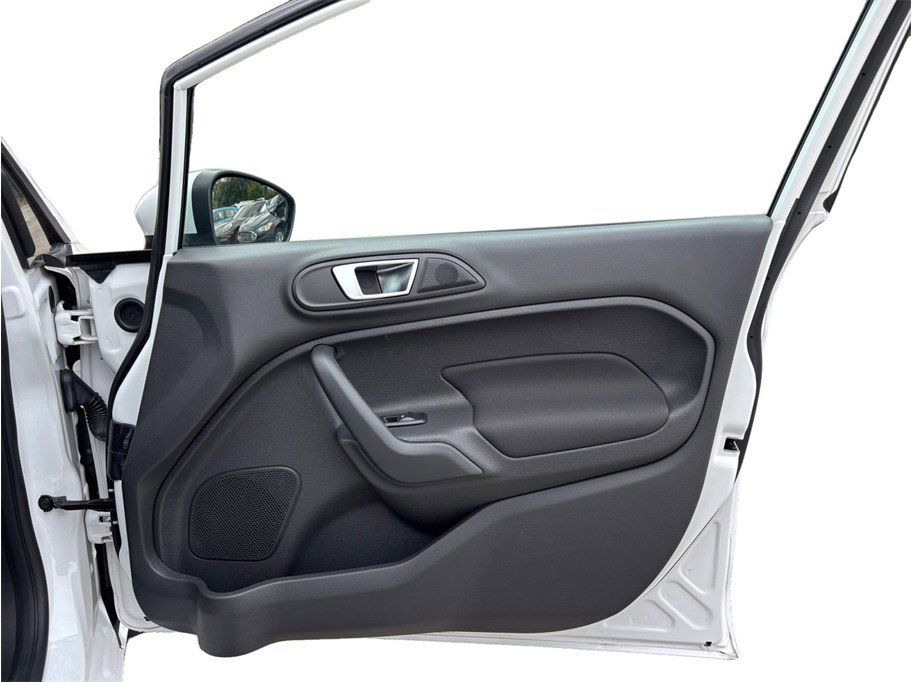 Used 2016 Ford Fiesta SE w/ Equipment Group 201A FWD image 32